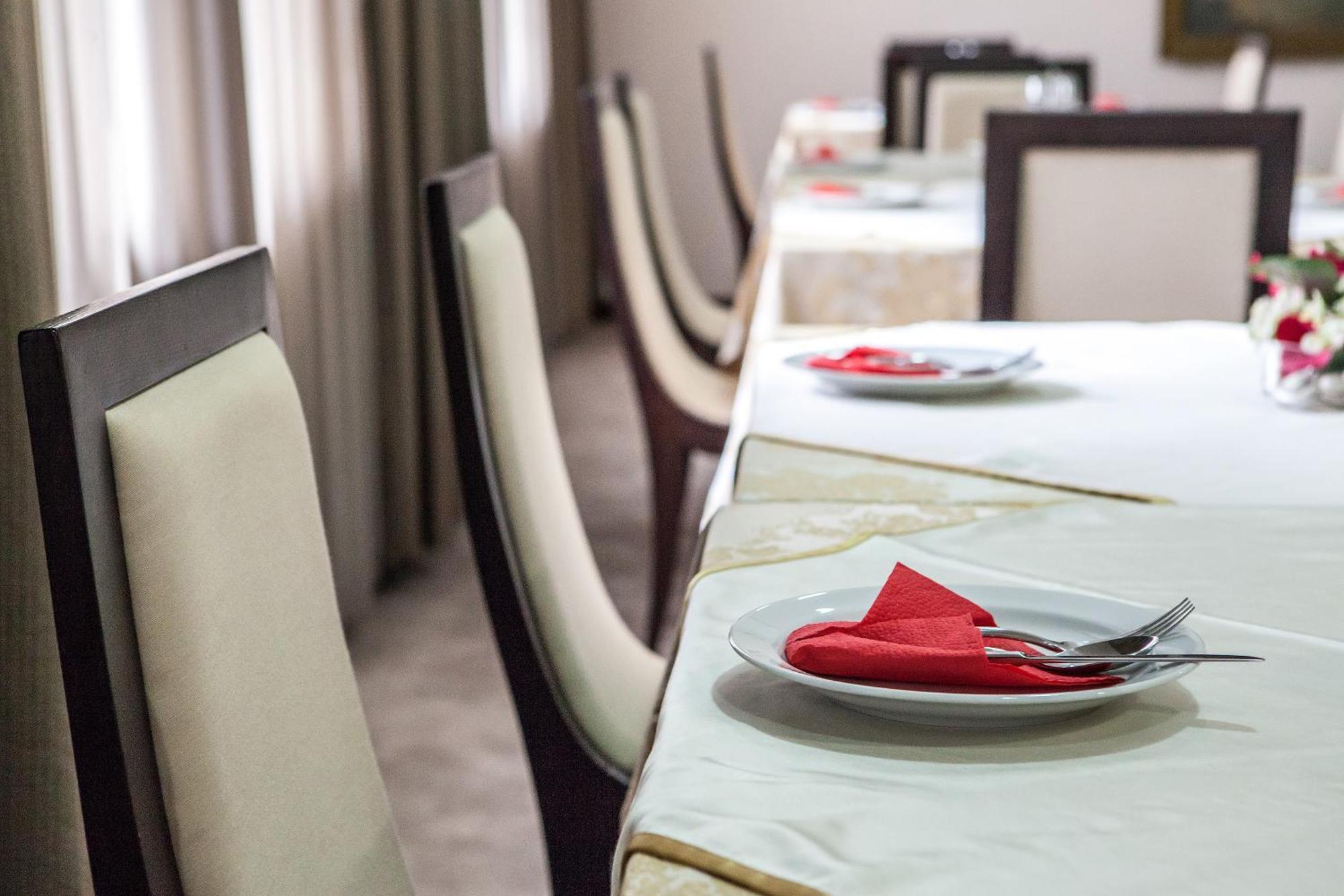 Hotel Terminus Podgorica Ngoại thất bức ảnh