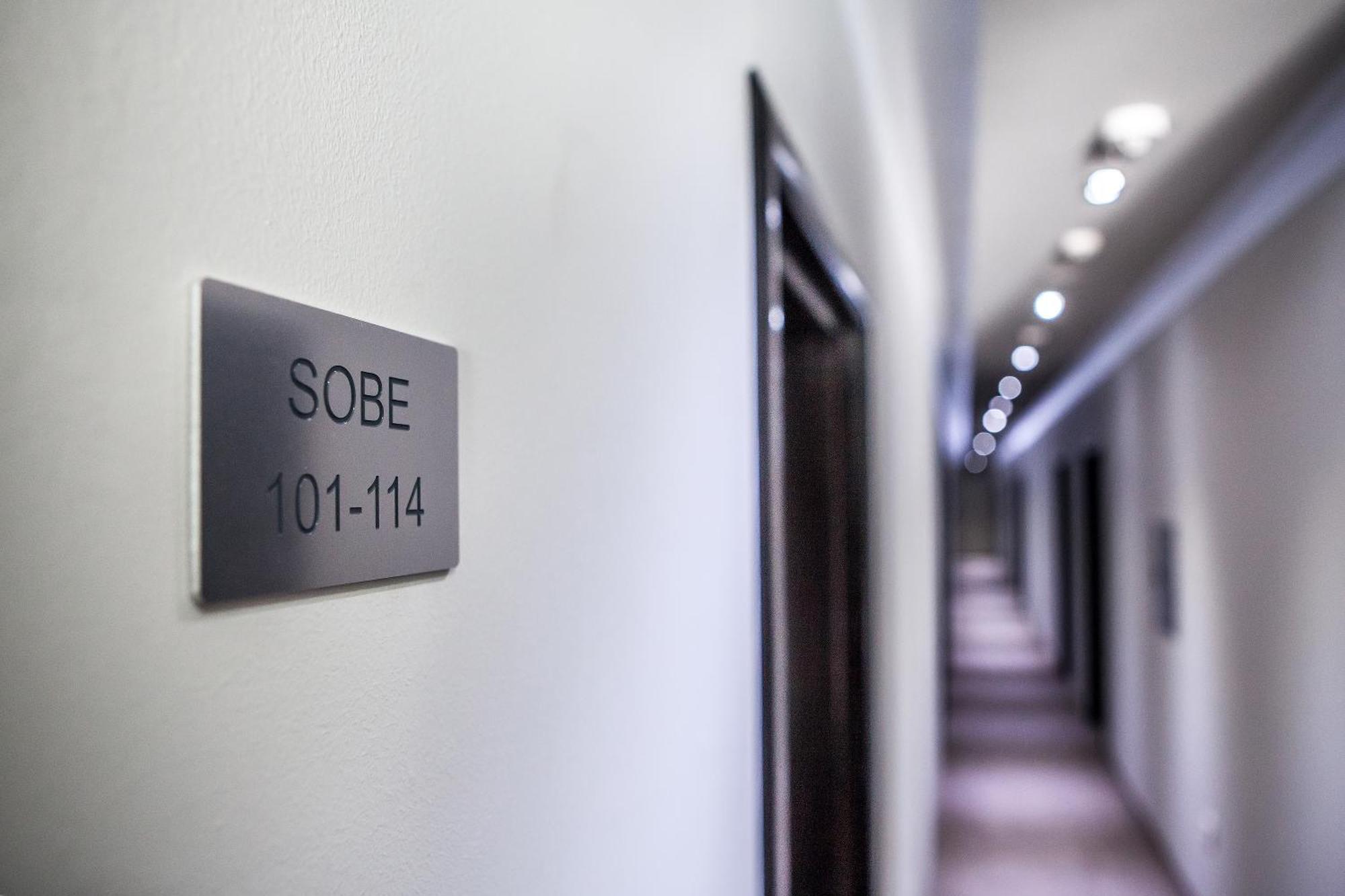 Hotel Terminus Podgorica Ngoại thất bức ảnh