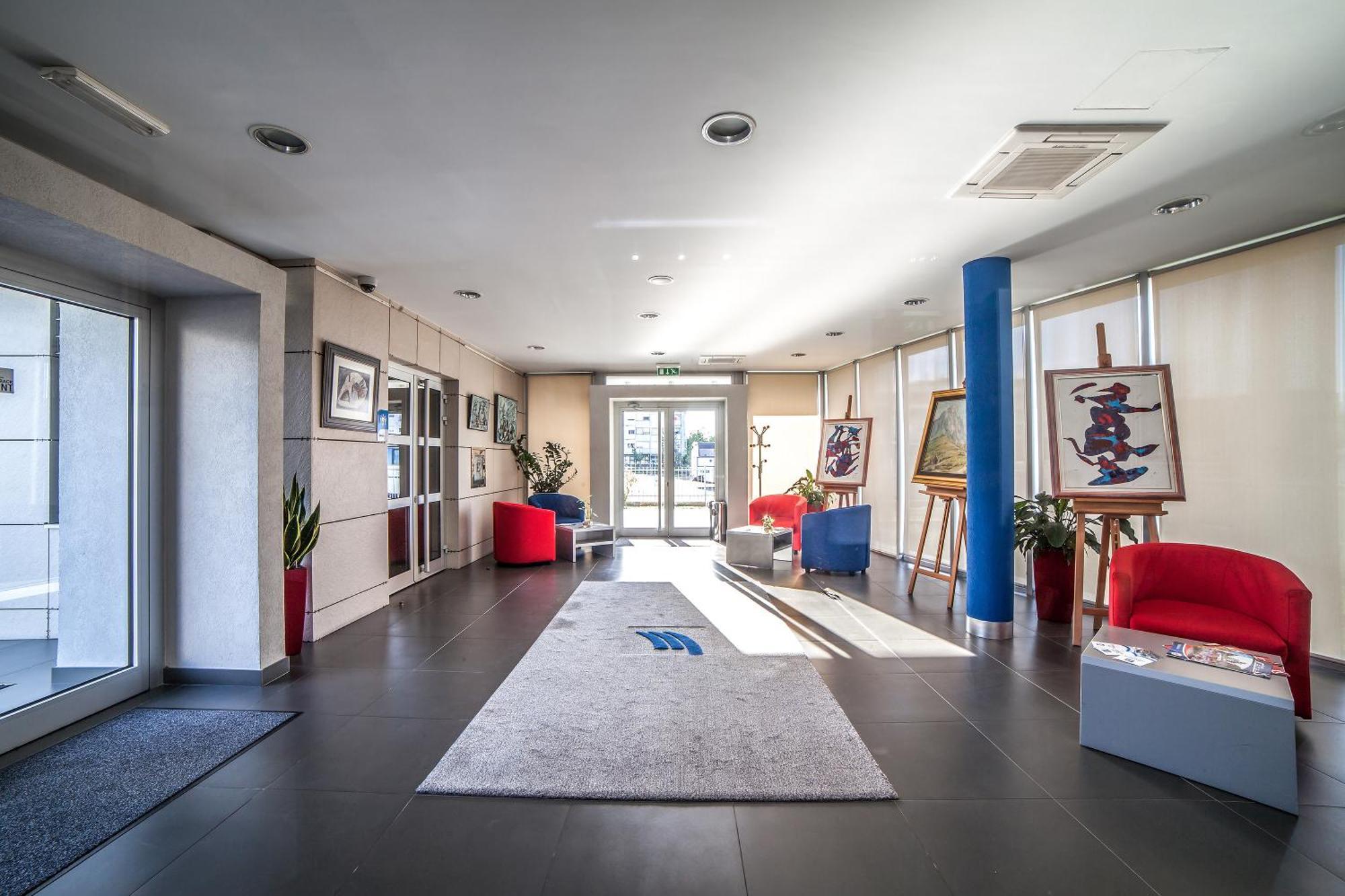 Hotel Terminus Podgorica Ngoại thất bức ảnh