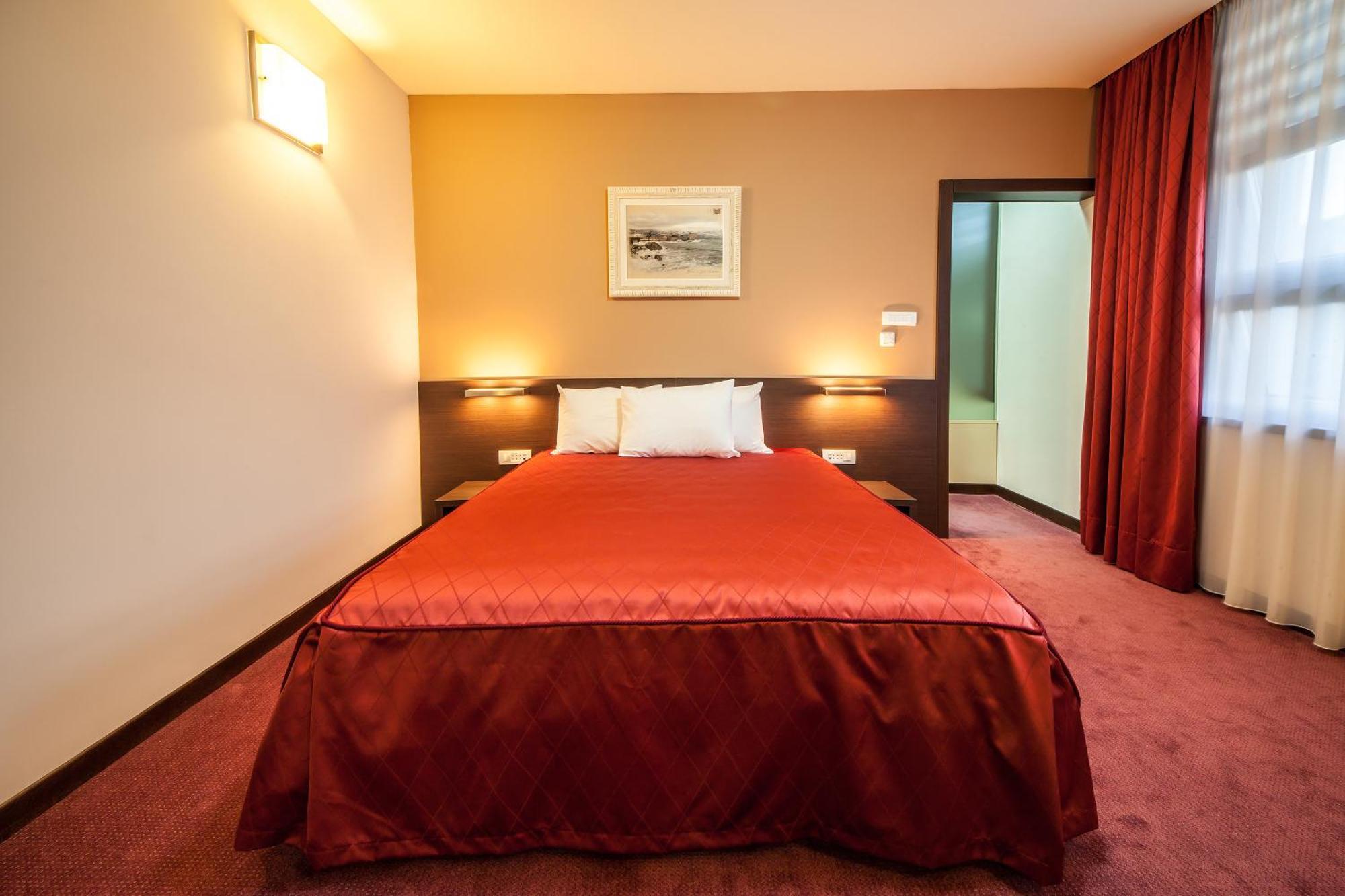 Hotel Terminus Podgorica Ngoại thất bức ảnh