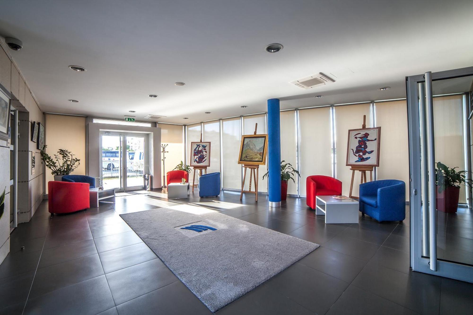 Hotel Terminus Podgorica Ngoại thất bức ảnh