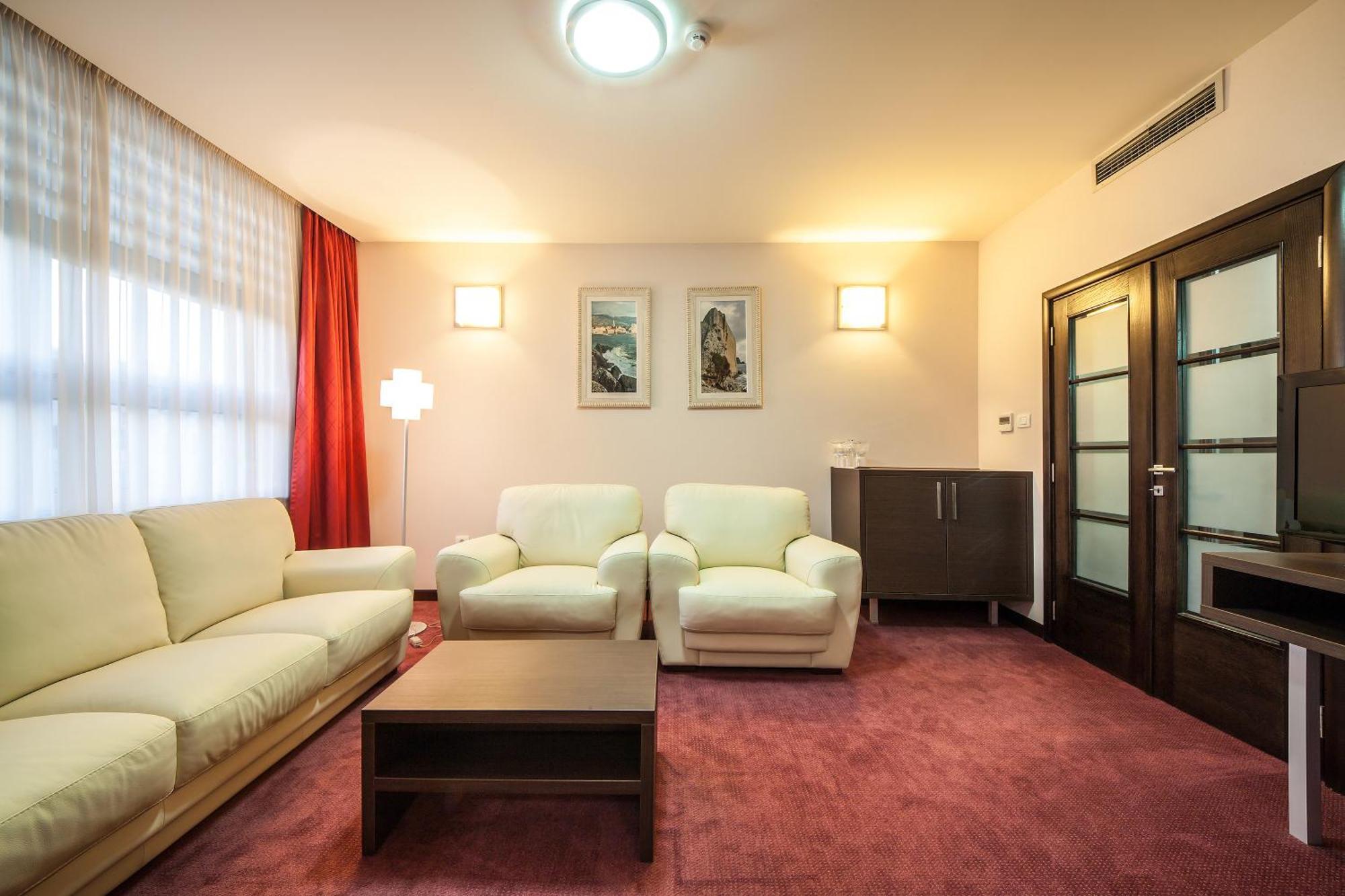 Hotel Terminus Podgorica Phòng bức ảnh