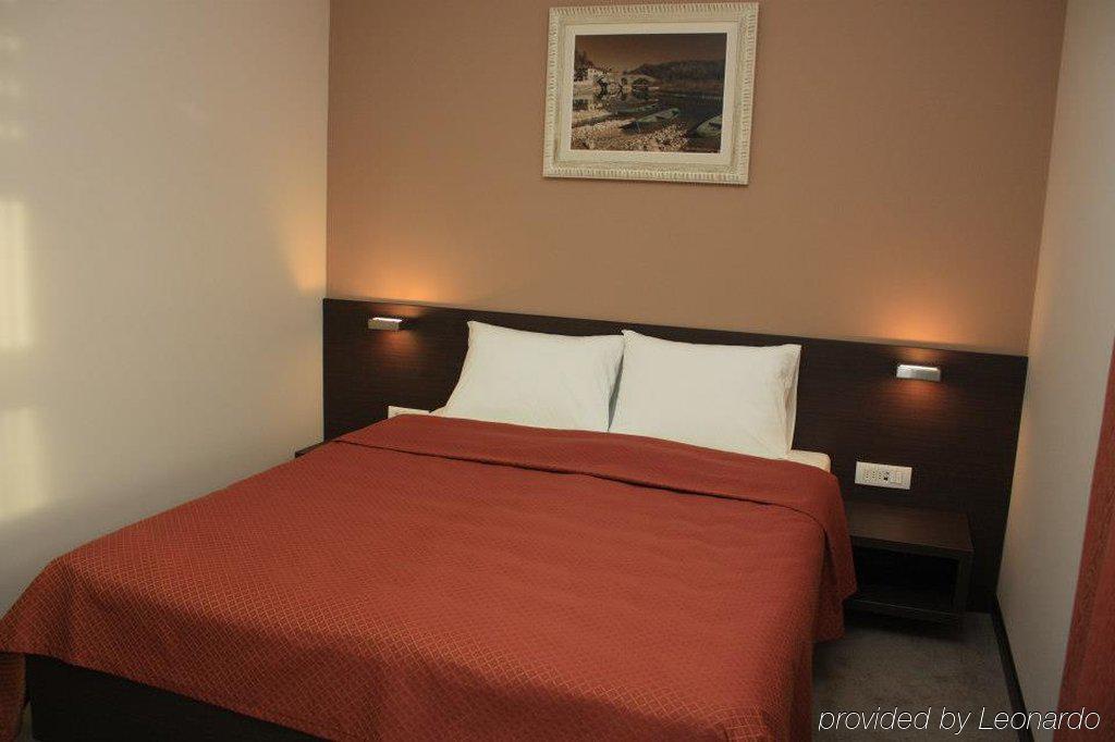 Hotel Terminus Podgorica Ngoại thất bức ảnh