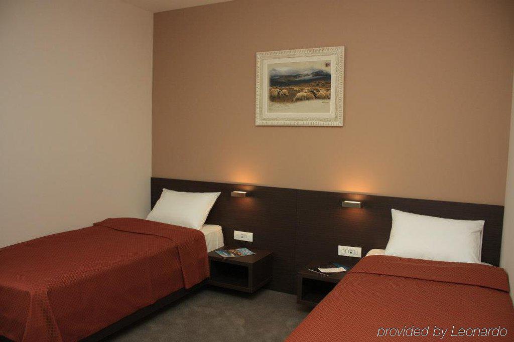 Hotel Terminus Podgorica Ngoại thất bức ảnh
